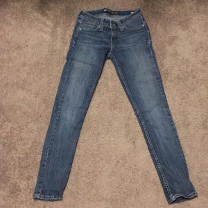 Levi’s low rise skinny jean
